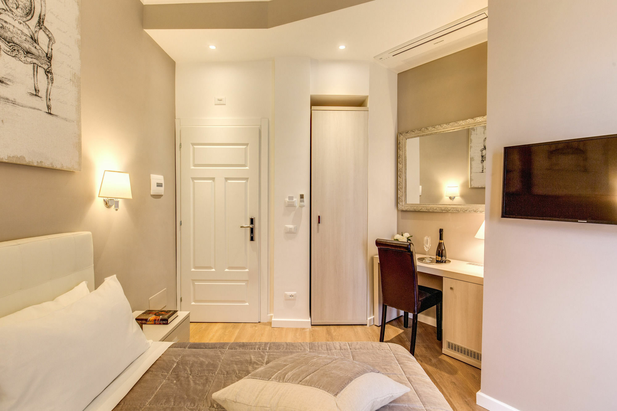 The Bridge Suites Rome Exterior photo